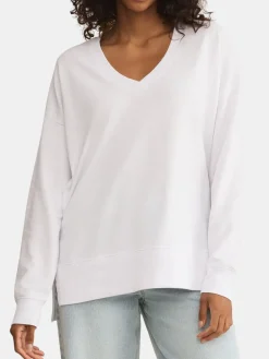 Modern V-neck Weekender