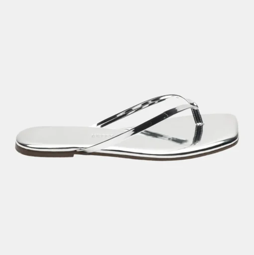 Square Toe Lily Mirror